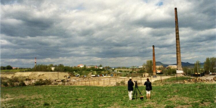 RETRO LOUNY: Odstřel komínů v bývalé lounské cihelně