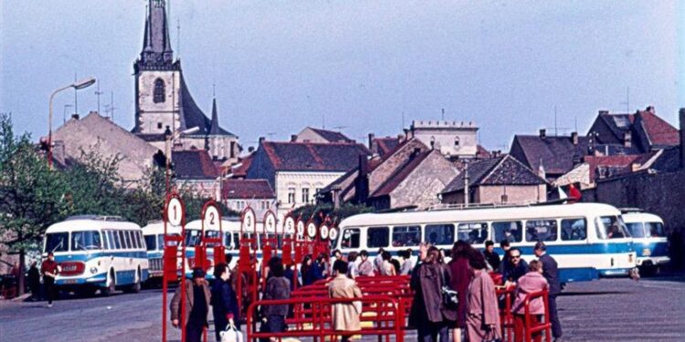 Pamatujete autobusák na Široké?