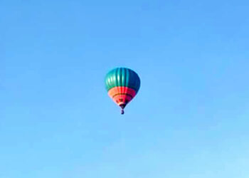 BALÓN NAD MĚSTEM