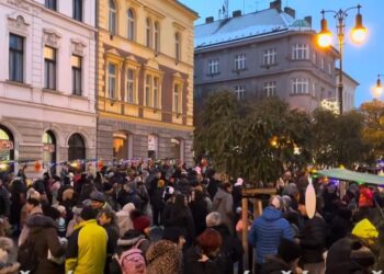 MOJE LOUNY TV: VÁNOČNÍ TRH 1. ZŠ