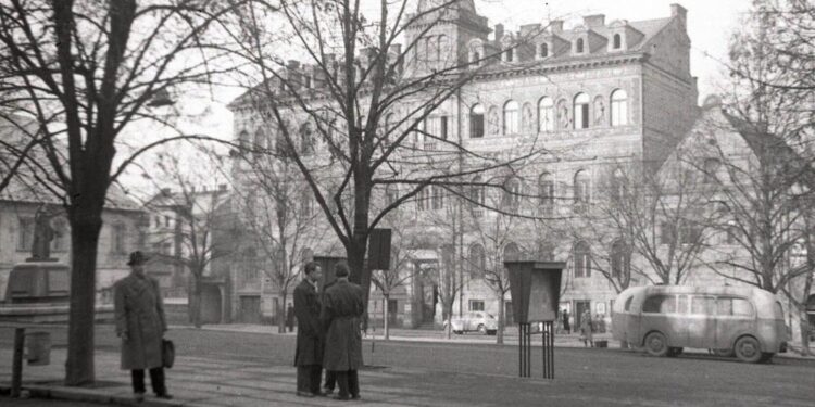 RETRO POHLED NA MÍROVÉ NÁMĚSTÍ