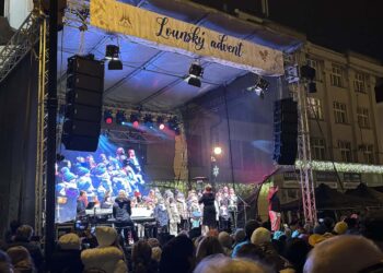 MOJE LOUNY TV: ROZSVÍTIL SE STROM