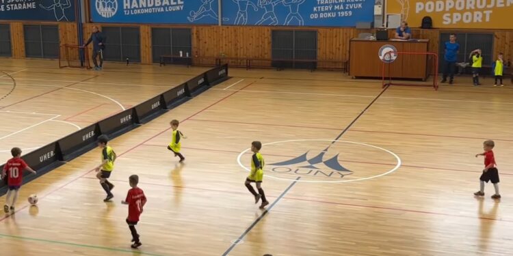 PRÁVĚ TEĎ: TURNAJ NEJMENŠÍCH VE FOTBALE 