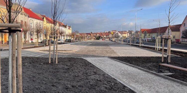 MĚSTO HLEDÁ NÁJEMCE PARKOVIŠTĚ