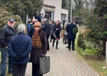 RODINA, PŘÁTELÉ I VEŘEJNOST SE ROZLOUČILI S JAROSLAVEM ČÁSOU