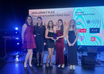 ÚSPĚCH LOUNSKÝCH VESLAŘEK