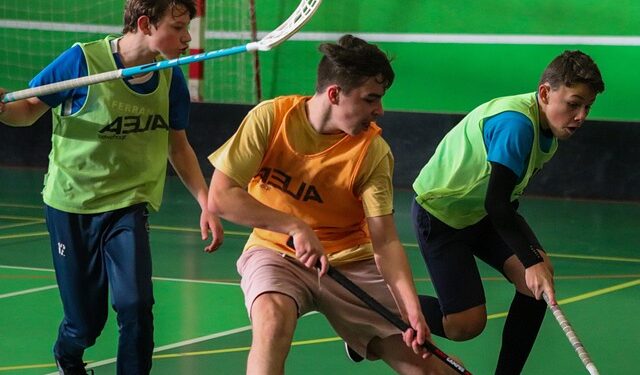 O FLORBAL JE VE ŠKOLÁCH ZÁJEM