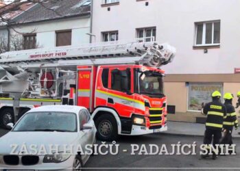 MOJE LOUNY TV: ZÁSAH HASIČŮ – PADAJÍCÍ SNÍH