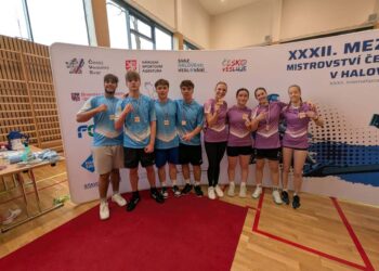 ÚSPĚCH MLADÝCH HALOVÝCH VESLAŘŮ