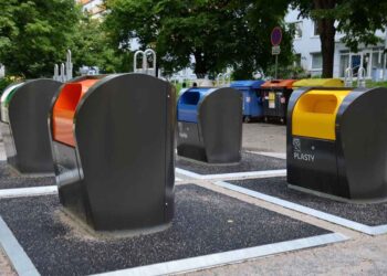 NOVÉ POLOPODZEMNÍ KONTEJNERY SEDMKRÁT