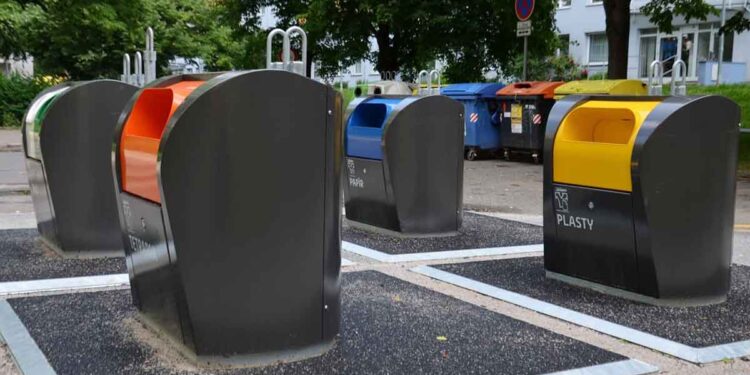 NOVÉ POLOPODZEMNÍ KONTEJNERY SEDMKRÁT