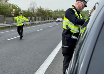 BOJ POLICIE S HŘÍŠNÍKY ZA VOLANTEM