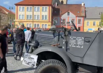 PRÁVĚ TEĎ: VETERÁNI NA MÍROVÉM NÁMĚSTÍ