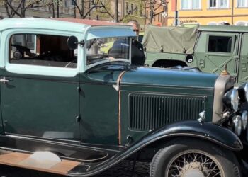 MOJE LOUNY TV: SRAZ VETERÁNŮ NA NÁMĚSTÍ