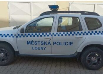 MĚSTO PRODÁVÁ POLICEJNÍ DUSTER
