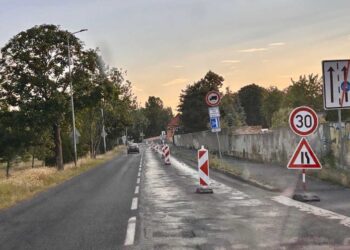 POZOR NA ROZTAVENÝ ASFALT