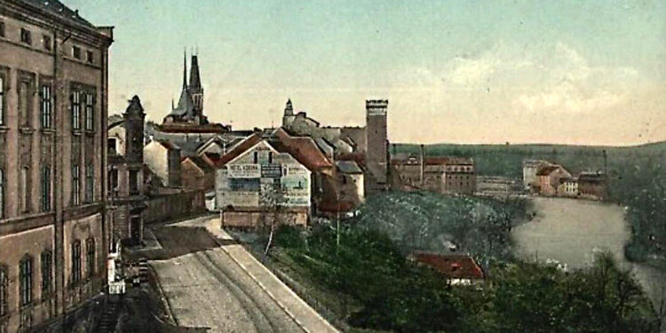 DÍVČÍ ŠKOLY A VODÁRNA