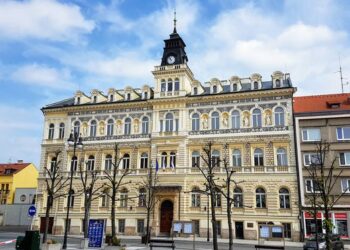 NADOLECKI MÍSTO MACASE