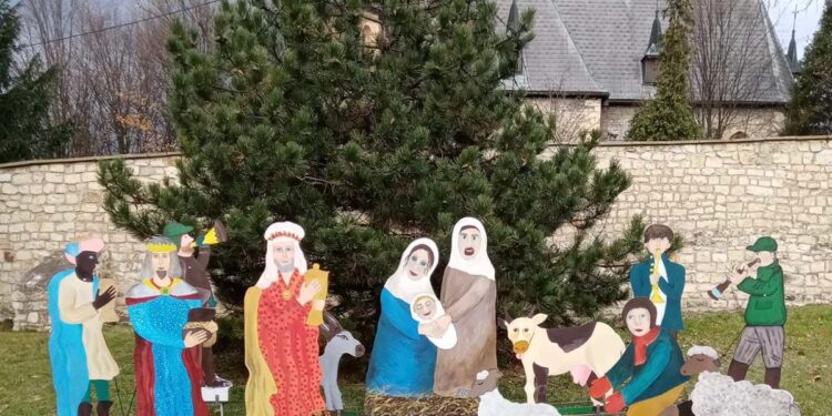 VÁNOČNÍ STROM A BETLÉM