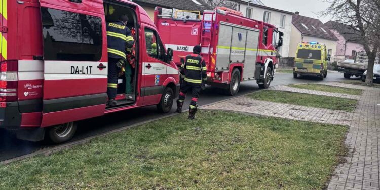HASIČI POMÁHALI ZDRAVOTNÍKŮM