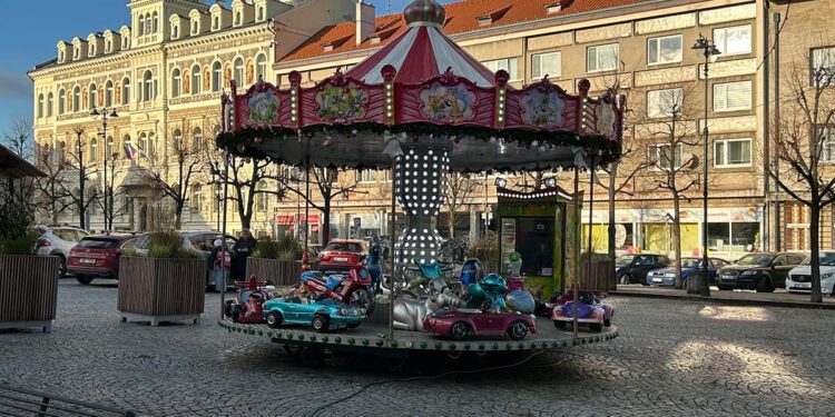 KOLOTOČ NA NÁMĚSTÍ SVEZE I ZDARMA