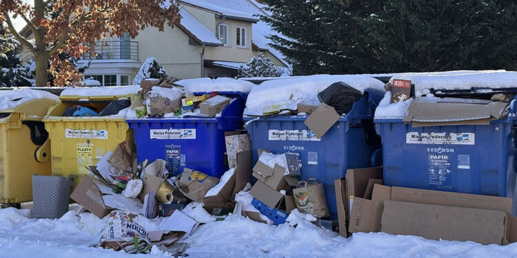 PROBLÉMY SE SVOZEM ODPADU