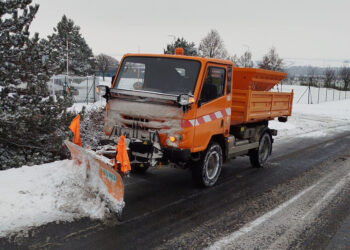 TECHNICKÉ SLUŽBY ODKLÍZEJÍ NADÍLKU