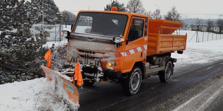TECHNICKÉ SLUŽBY ODKLÍZEJÍ NADÍLKU