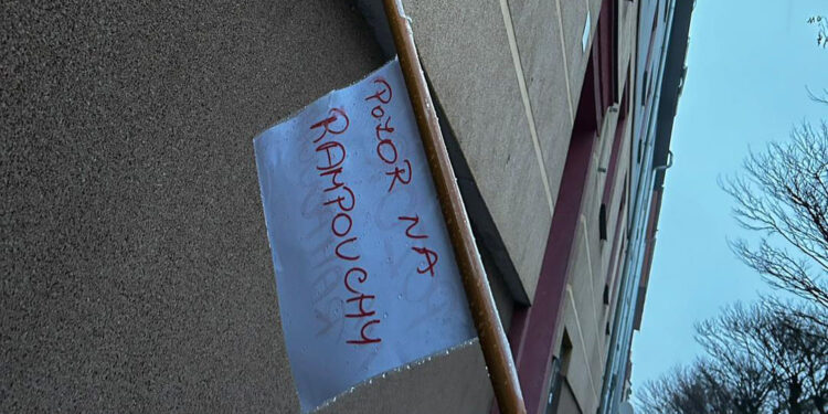 POZOR NA PADAJÍCÍ SNÍH A RAMPOUCHY