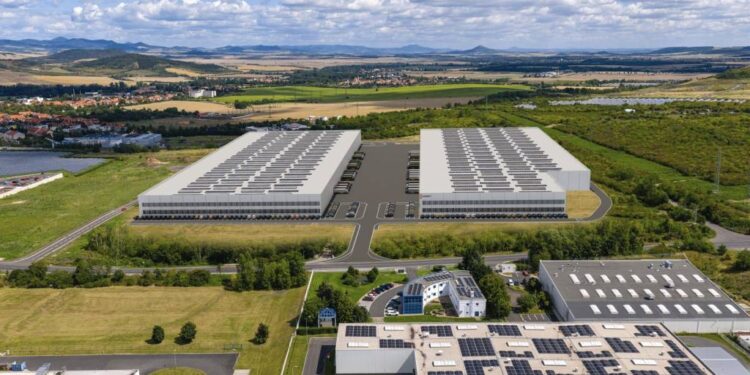 NA OKRAJI LOUN ROSTOU NOVÉ HALY