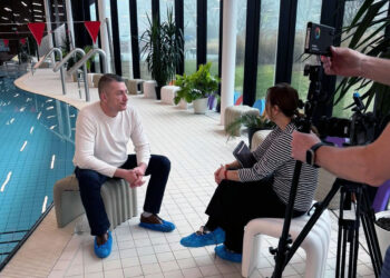 ČESKÁ TELEVIZE V BAZÉNU