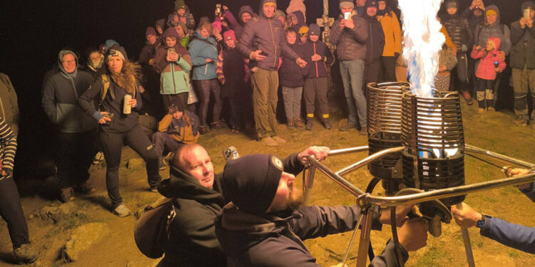 ROZSVÍTILY SE KOPCE…