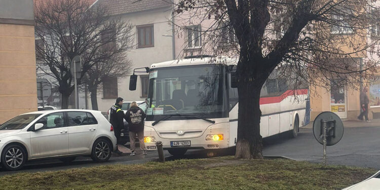 AKTUÁLNĚ: NEHODA NA TYRŠOVĚ NÁMĚSTÍ