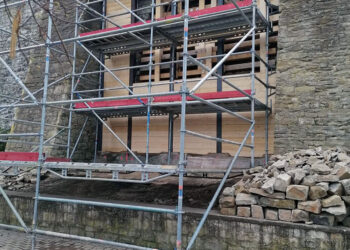 OPRAVA HRADEB PROBÍHÁ