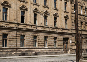 LOUNY PODĚBRADOVA ULICE