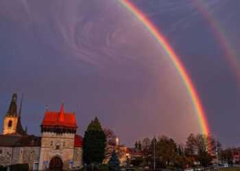 LOUNY POD “POKLIČKOU”