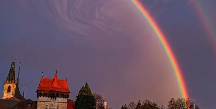 LOUNY POD “POKLIČKOU”