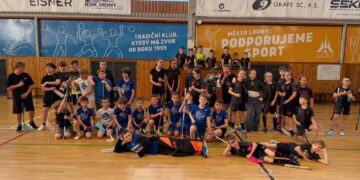 FLORBALISTÉ TRÉNOVALI S HOKEJISTY