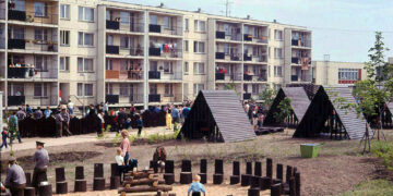 RETROZPRÁVY: OTEVŘENÍ HŘIŠTĚ „NAD TRATÍ“