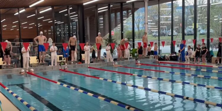 PRÁVĚ TEĎ: PLAVECKÉ ZÁVODY V PLAVECKÉ HALE