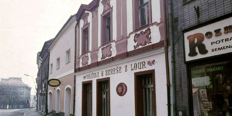 LOUNY V DEVADESÁTÝCH LETECH