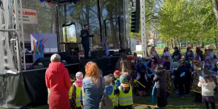 NA ČARODĚJNICE DORAZILY DĚTI ZE ŠKOLEK