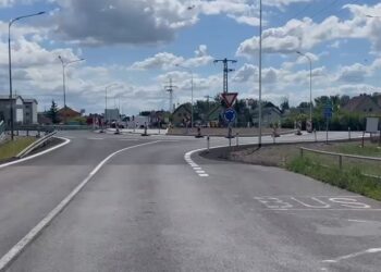 KRUHOVÝ OBJEZD U DOBROMĚŘIC OTEVŘEN