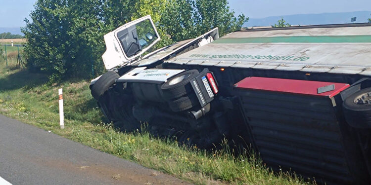 HASIČI ASISTOVALI U NEHOD