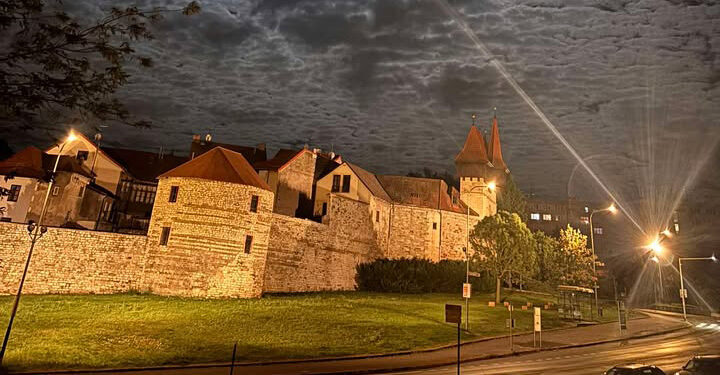 KRÁSNÁ FOTKA ČTENÁŘKY ML